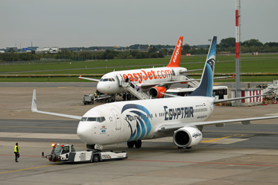 September 2015 | SU-GDC & G-EZAP | Boeing 737-866 & Airbus A319-111 | EgyptAir & easyJet | Flughafen Berlin-Sch&ouml;nefeld (EDDB)