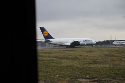 November 2017 | D-AIMD | Airbus A380-841 | Lufthansa | Flughafen Frankfurt (EDDF) | Aug' in Aug' mit einer Boeing 747-8 (vermutlich A7-BGB) von Qatar Airways Cargo