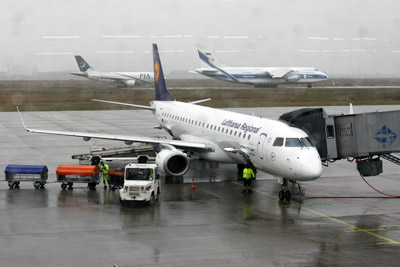 November 2017 | D-AECC | Embraer ERJ-190LR | Lufthansa CityLine | Abfertigung am Flughafen Leipzig-Halle (EDDP)