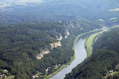 September 2020 | Basteifelsen und Kurort Rathen (Mitte rechts)